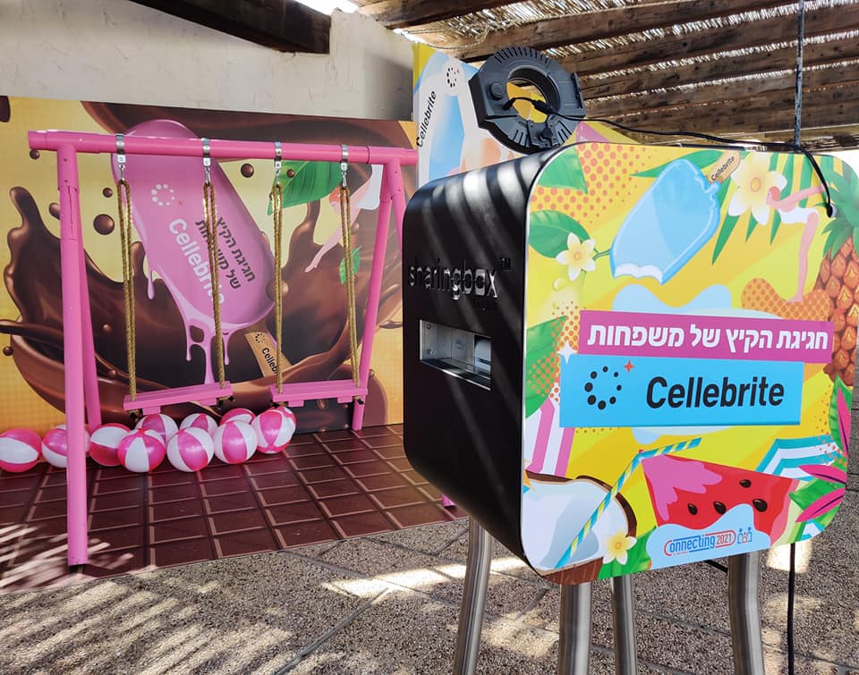 אטרקציות הן חלק בלתי נפרד מכל אירוע, בין אם מדובר בחתונה, בר מצווה או בכלל אירוע עסקי של חברה מסוימת. אטרקציות מאפשרות לנו לספק לכל האורחים באירוע ערך מוסף ולהוסיף עניין רב - ולכן חשוב לדעת כיצד לבחור אותן נכון. במאמר הבא, החלטנו להציג לכם את הטרנד החדש בעולם האירועים: עמדות צילום חוויתיות.